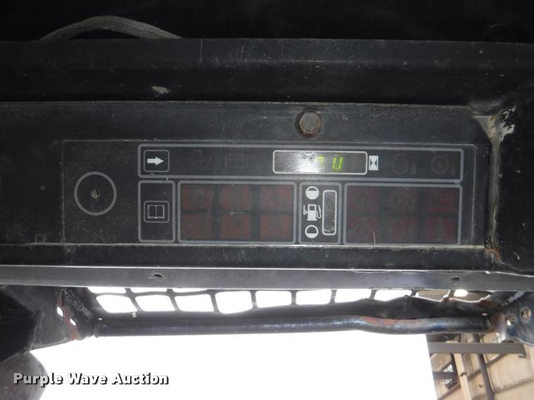 image for item DD0882 1996 New Holland LX885 skid steer