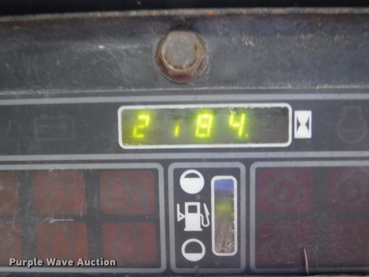 image for item DD0882 1996 New Holland LX885 skid steer