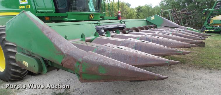image for item DH9387 John Deere 843 corn head