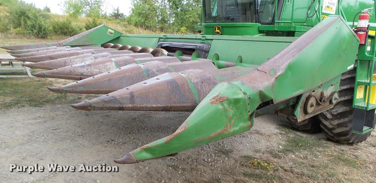 image for item DH9387 John Deere 843 corn head
