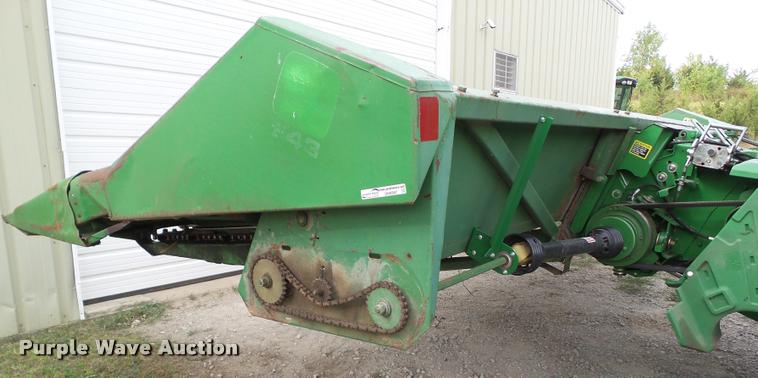 image for item DH9387 John Deere 843 corn head