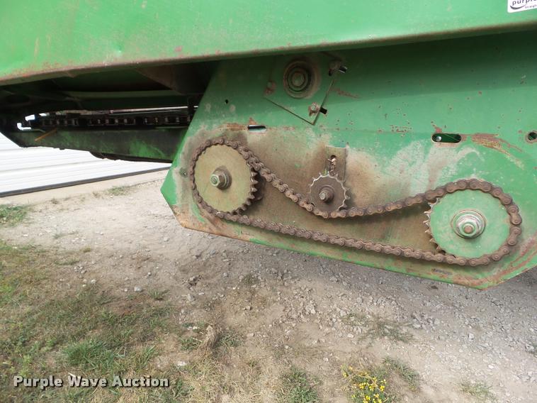 image for item DH9387 John Deere 843 corn head