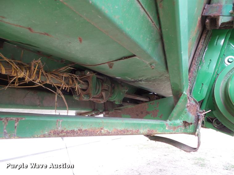 image for item DH9387 John Deere 843 corn head