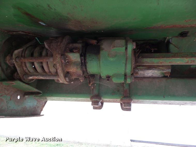 image for item DH9387 John Deere 843 corn head