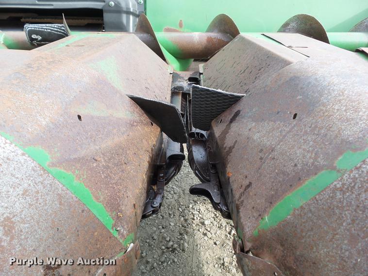 image for item DH9387 John Deere 843 corn head