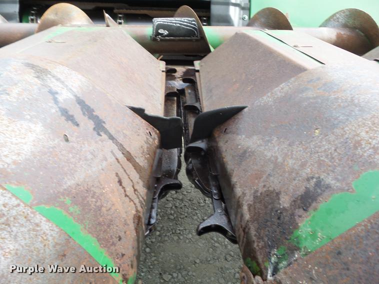 image for item DH9387 John Deere 843 corn head