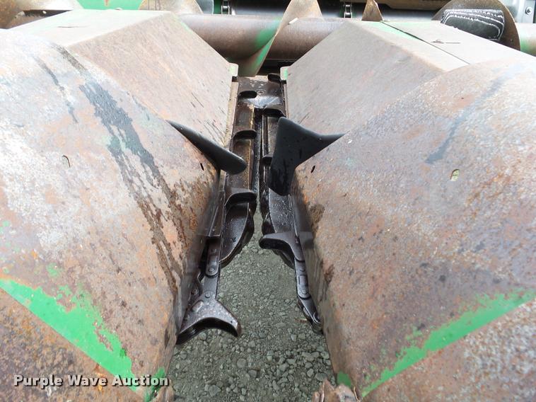 image for item DH9387 John Deere 843 corn head