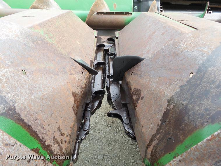 image for item DH9387 John Deere 843 corn head