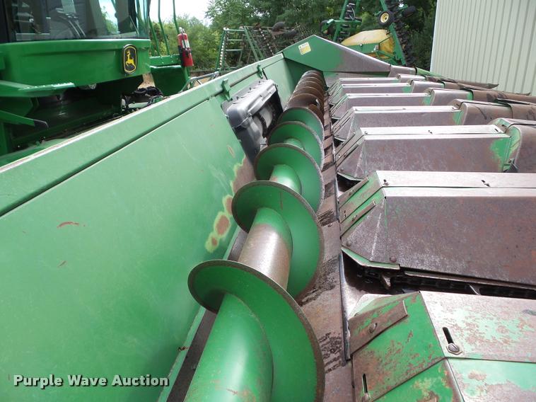 image for item DH9387 John Deere 843 corn head
