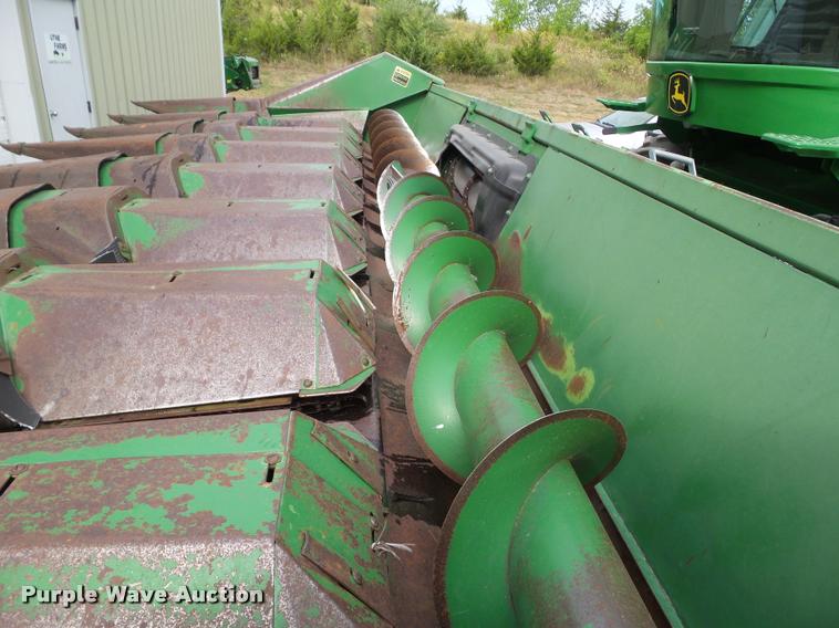 image for item DH9387 John Deere 843 corn head