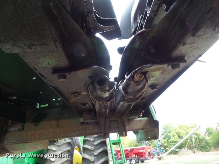 image for item DH9387 John Deere 843 corn head