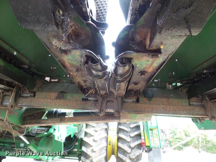 image for item DH9387 John Deere 843 corn head