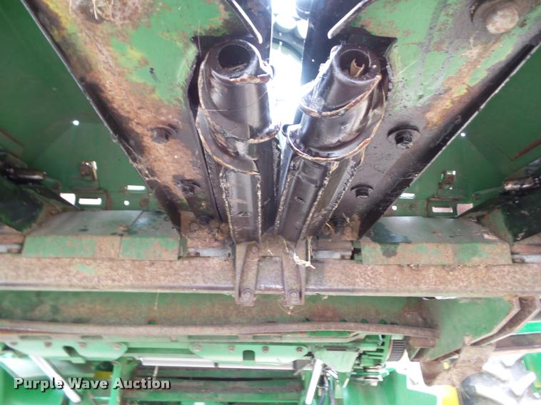 image for item DH9387 John Deere 843 corn head
