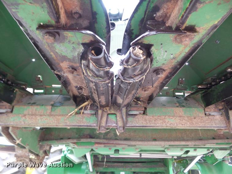 image for item DH9387 John Deere 843 corn head