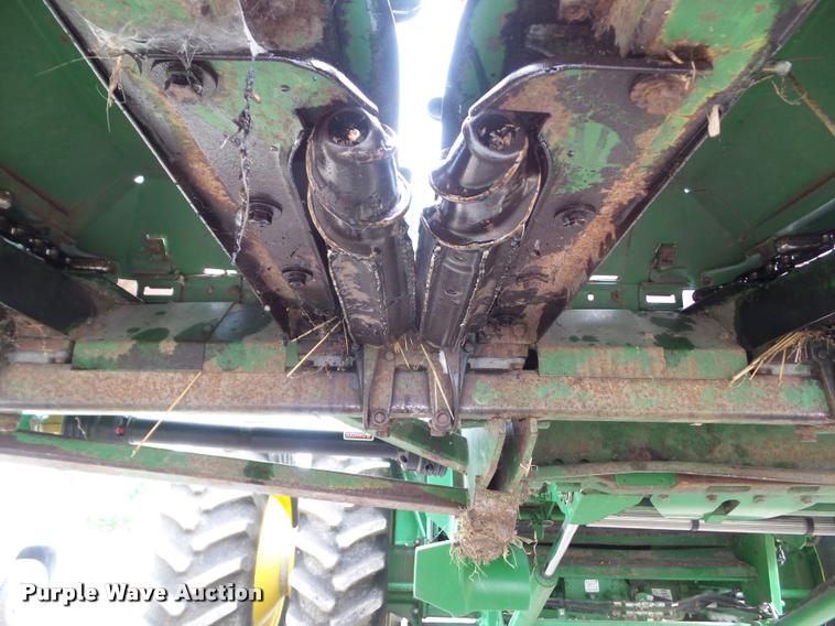 image for item DH9387 John Deere 843 corn head