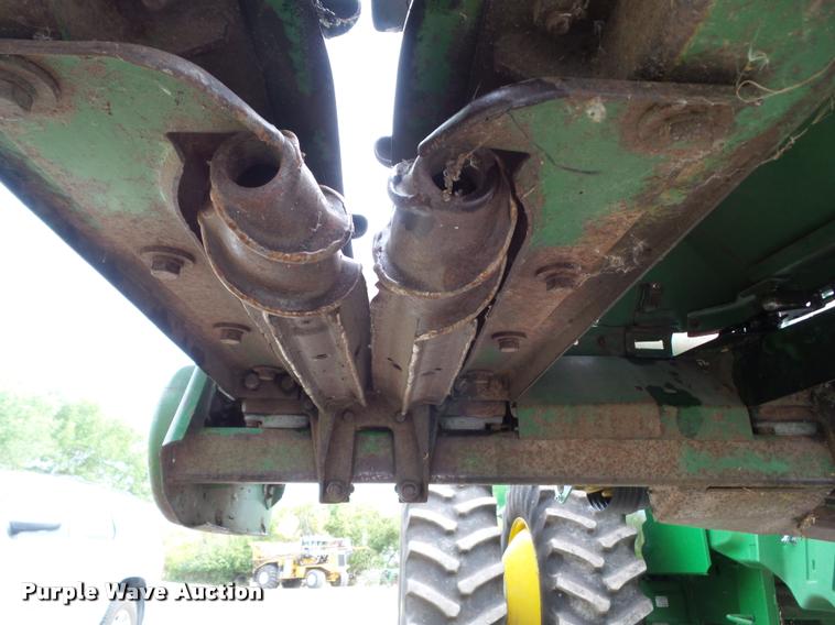 image for item DH9387 John Deere 843 corn head