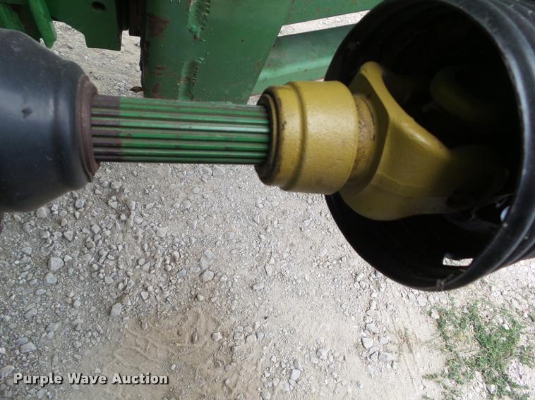 image for item DH9387 John Deere 843 corn head