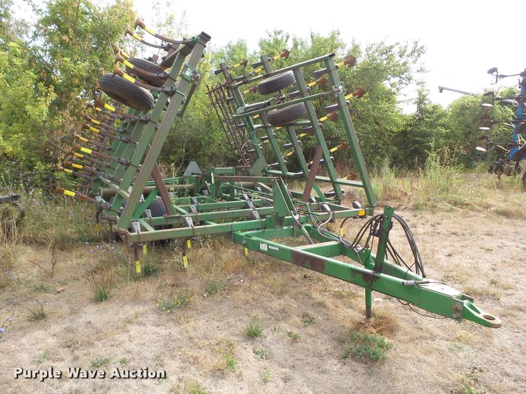 image for item DH9388 John Deere 980 field cultivator