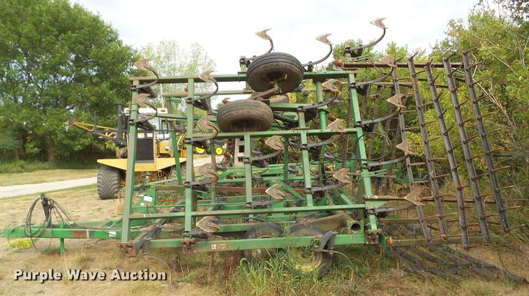 image for item DH9388 John Deere 980 field cultivator