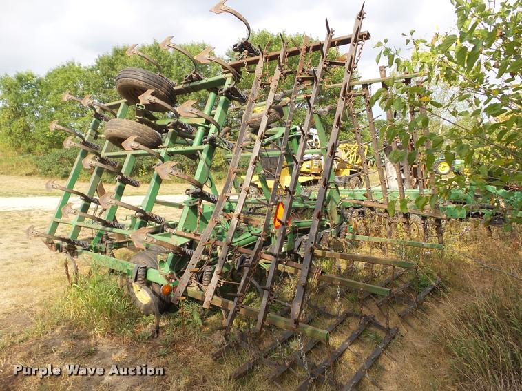 image for item DH9388 John Deere 980 field cultivator