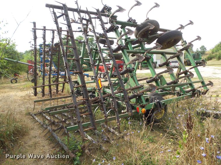 image for item DH9388 John Deere 980 field cultivator