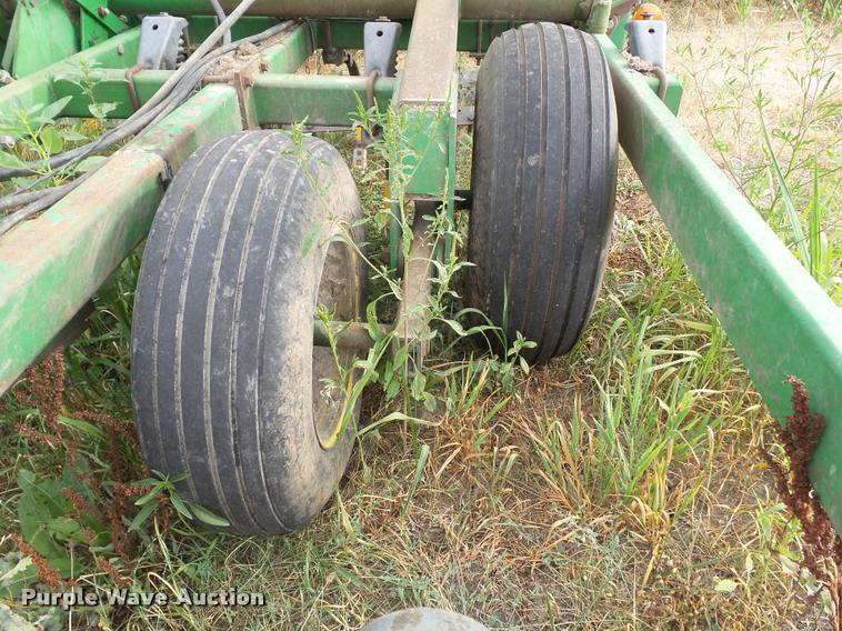 image for item DH9388 John Deere 980 field cultivator