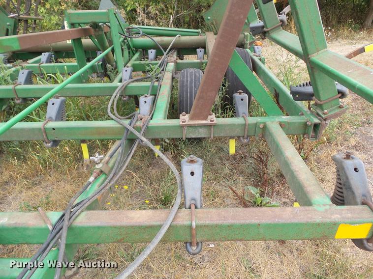 image for item DH9388 John Deere 980 field cultivator