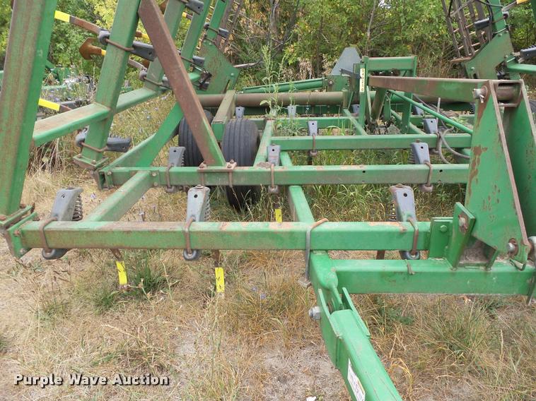 image for item DH9388 John Deere 980 field cultivator