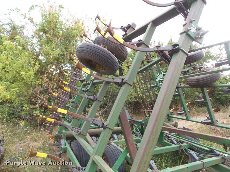 image for item DH9388 John Deere 980 field cultivator