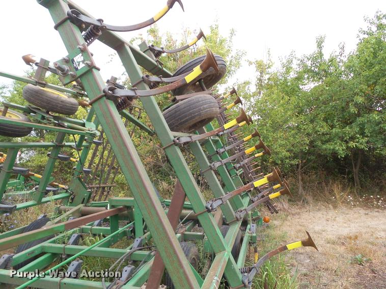 image for item DH9388 John Deere 980 field cultivator