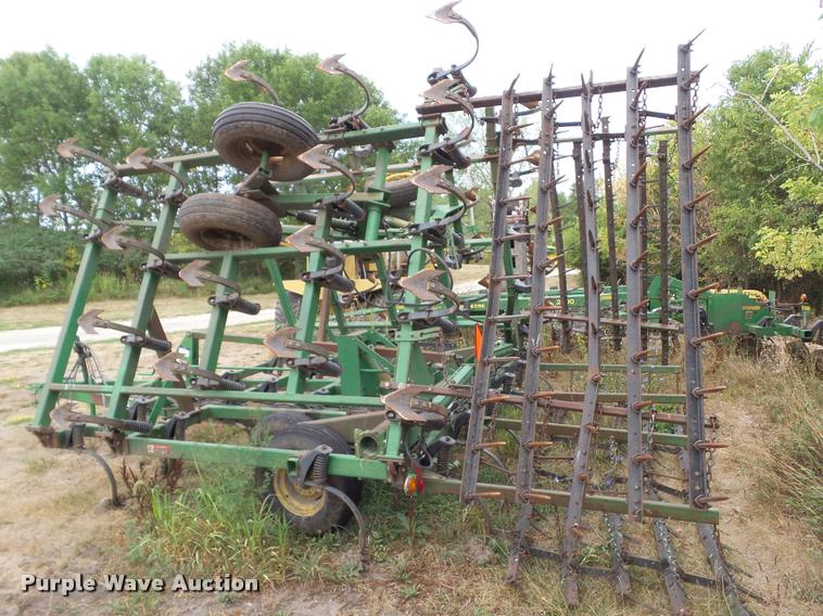 image for item DH9388 John Deere 980 field cultivator