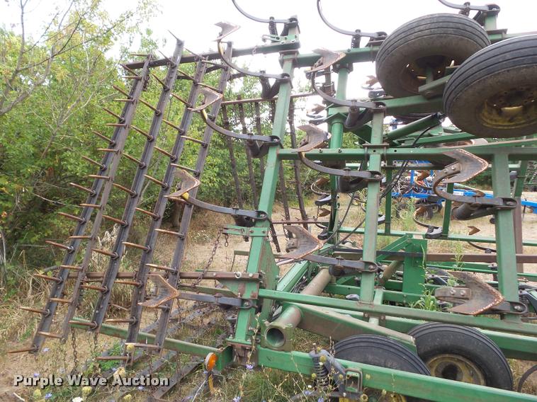image for item DH9388 John Deere 980 field cultivator