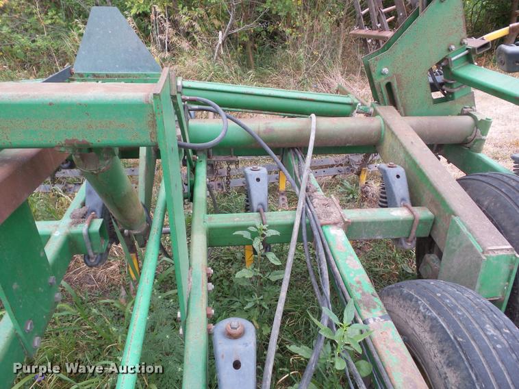 image for item DH9388 John Deere 980 field cultivator