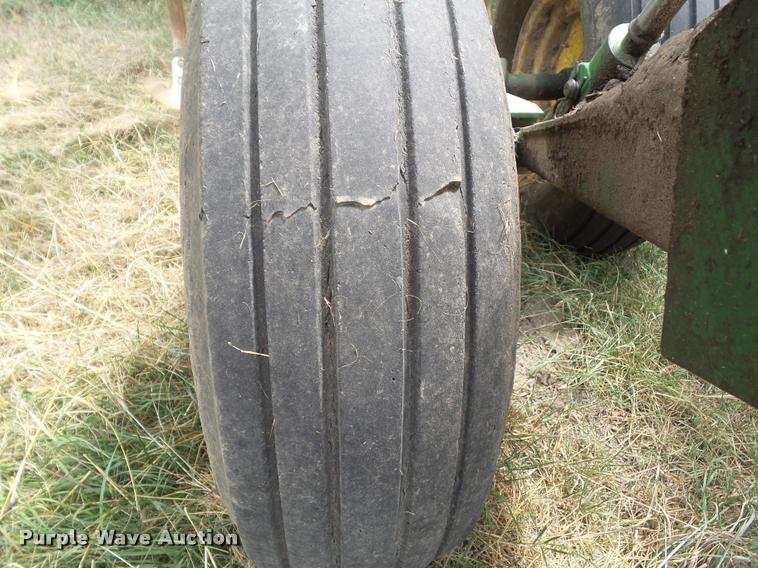 image for item DH9392 John Deere 722 mulch finisher