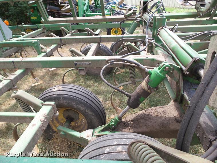 image for item DH9392 John Deere 722 mulch finisher