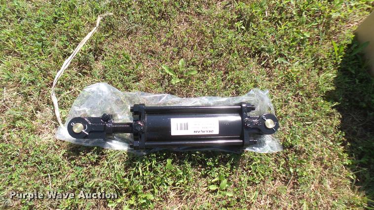 image for item DL9993 United Farm Tools 5000 grain drill