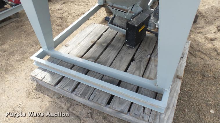 image for item DR9354 CrustBuster 65BU seed tender