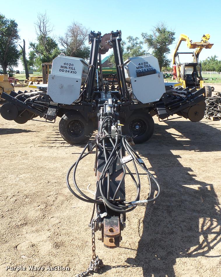 image for item DR9388 2014 CrustBuster 4020 Min-Till drill