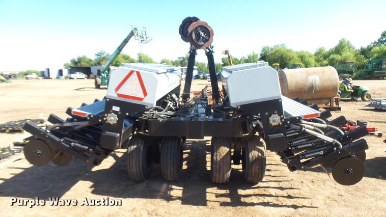 image for item DR9388 2014 CrustBuster 4020 Min-Till drill