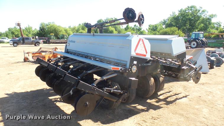 image for item DR9388 2014 CrustBuster 4020 Min-Till drill