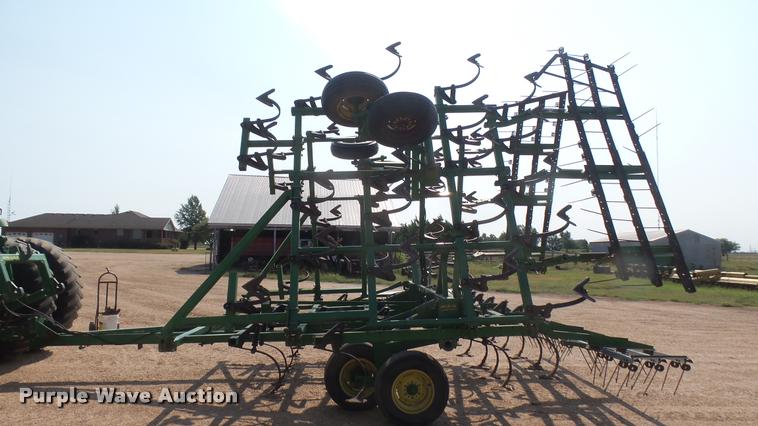 image for item DR9469 John Deere 960 field cultivator
