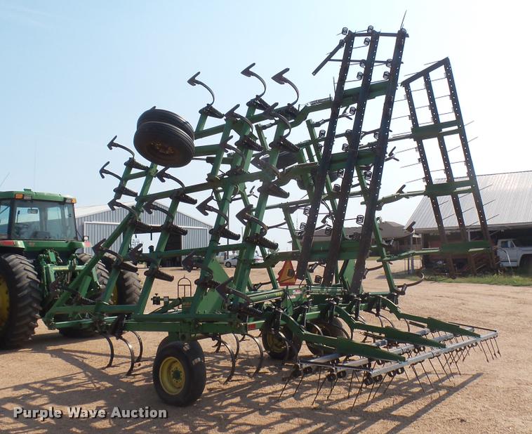 image for item DR9469 John Deere 960 field cultivator