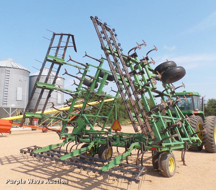 image for item DR9469 John Deere 960 field cultivator
