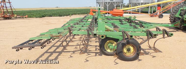 image for item DR9469 John Deere 960 field cultivator