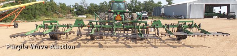image for item DR9469 John Deere 960 field cultivator