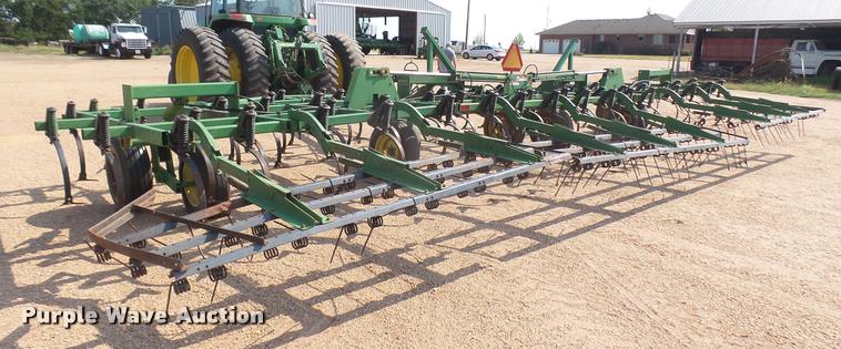 image for item DR9469 John Deere 960 field cultivator