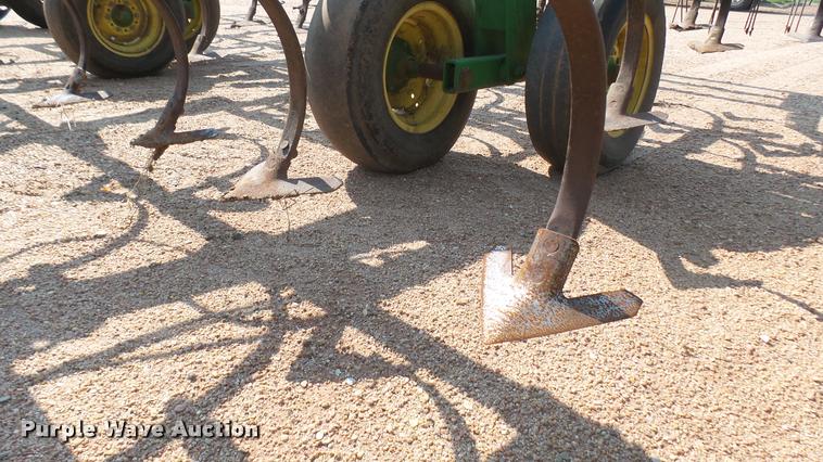 image for item DR9469 John Deere 960 field cultivator