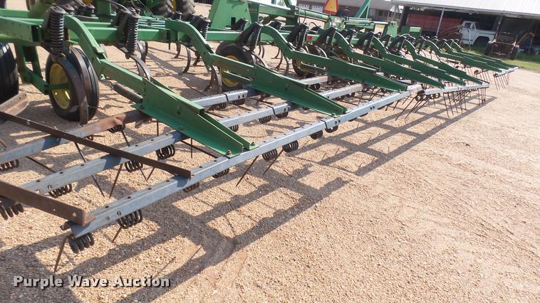 image for item DR9469 John Deere 960 field cultivator