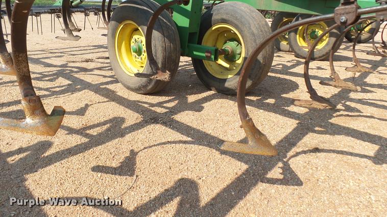 image for item DR9469 John Deere 960 field cultivator