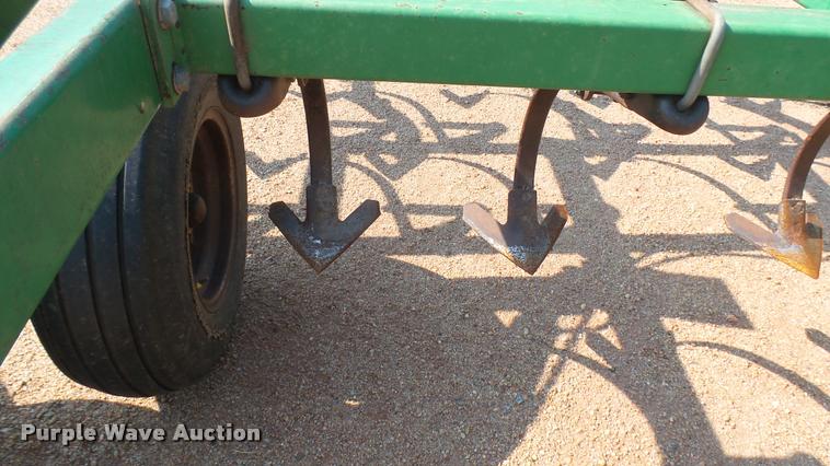 image for item DR9469 John Deere 960 field cultivator